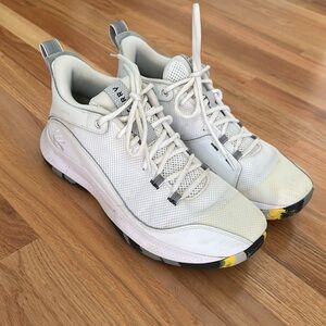 EUC Curry Basketball sneakers